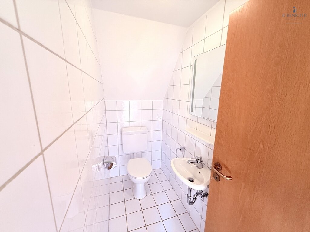 Provisionsfrei **Wohnen im sanierten, historischen Gebäude!!! Individuelle 3,5-Zi.-Wohnung (ca. 98m², 2.OG) in zentraler Lage von Kirchheimbolanden**