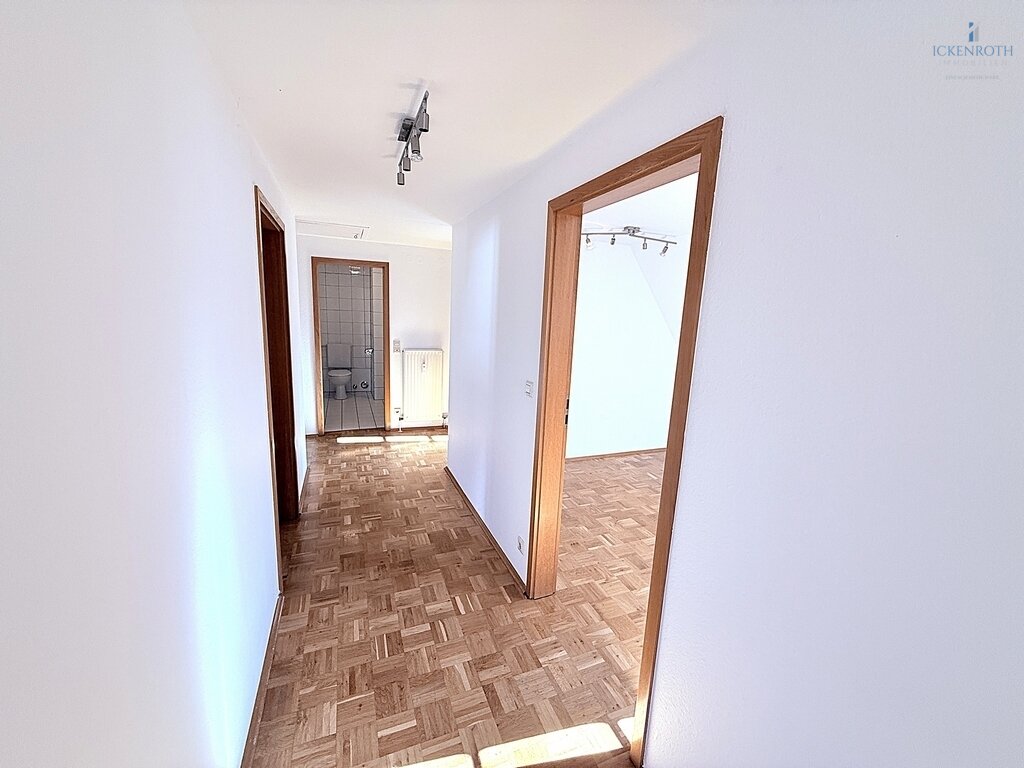Provisionsfrei **Wohnen im sanierten, historischen Gebäude!!! Individuelle 3,5-Zi.-Wohnung (ca. 98m², 2.OG) in zentraler Lage von Kirchheimbolanden**