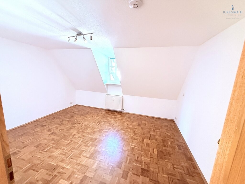 Provisionsfrei **Wohnen im sanierten, historischen Gebäude!!! Individuelle 3,5-Zi.-Wohnung (ca. 98m², 2.OG) in zentraler Lage von Kirchheimbolanden**