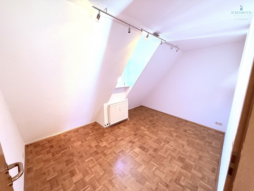 Provisionsfrei **Wohnen im sanierten, historischen Gebäude!!! Individuelle 3,5-Zi.-Wohnung (ca. 98m², 2.OG) in zentraler Lage von Kirchheimbolanden**