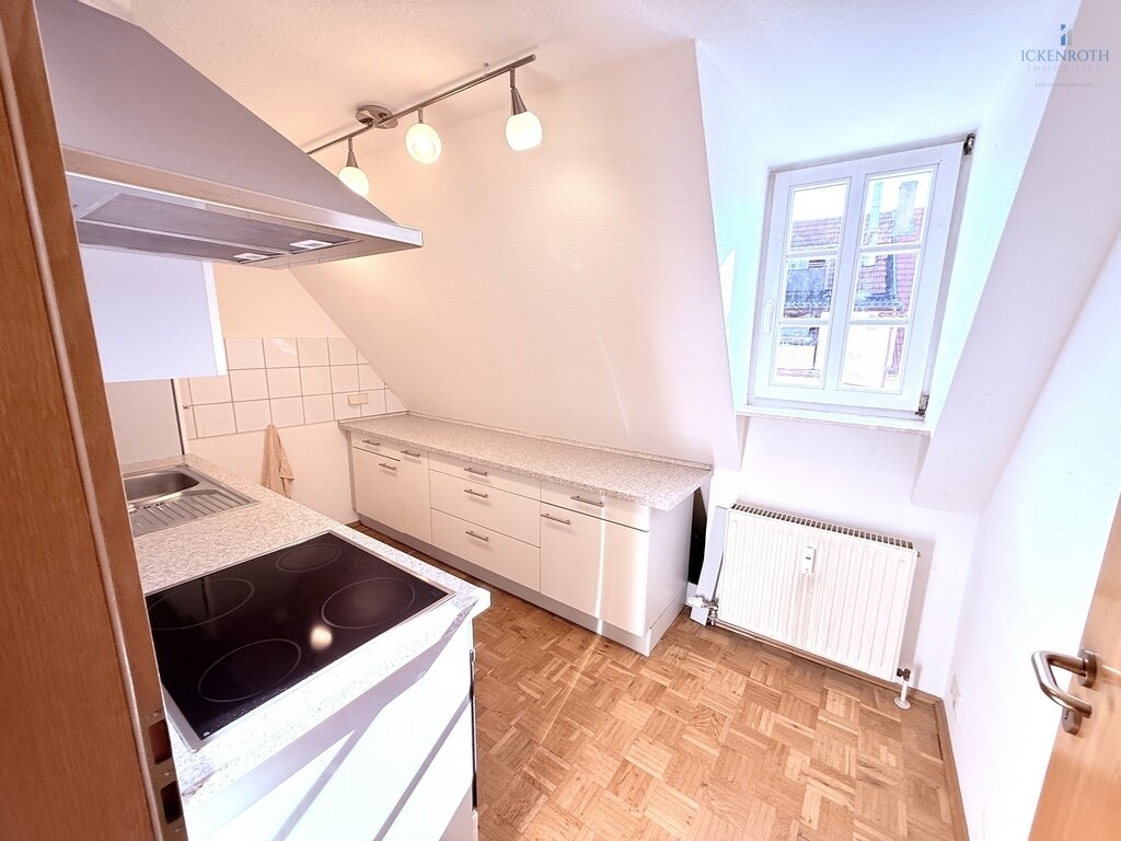 Provisionsfrei **Wohnen im sanierten, historischen Gebäude!!! Individuelle 3,5-Zi.-Wohnung (ca. 98m², 2.OG) in zentraler Lage von Kirchheimbolanden**
