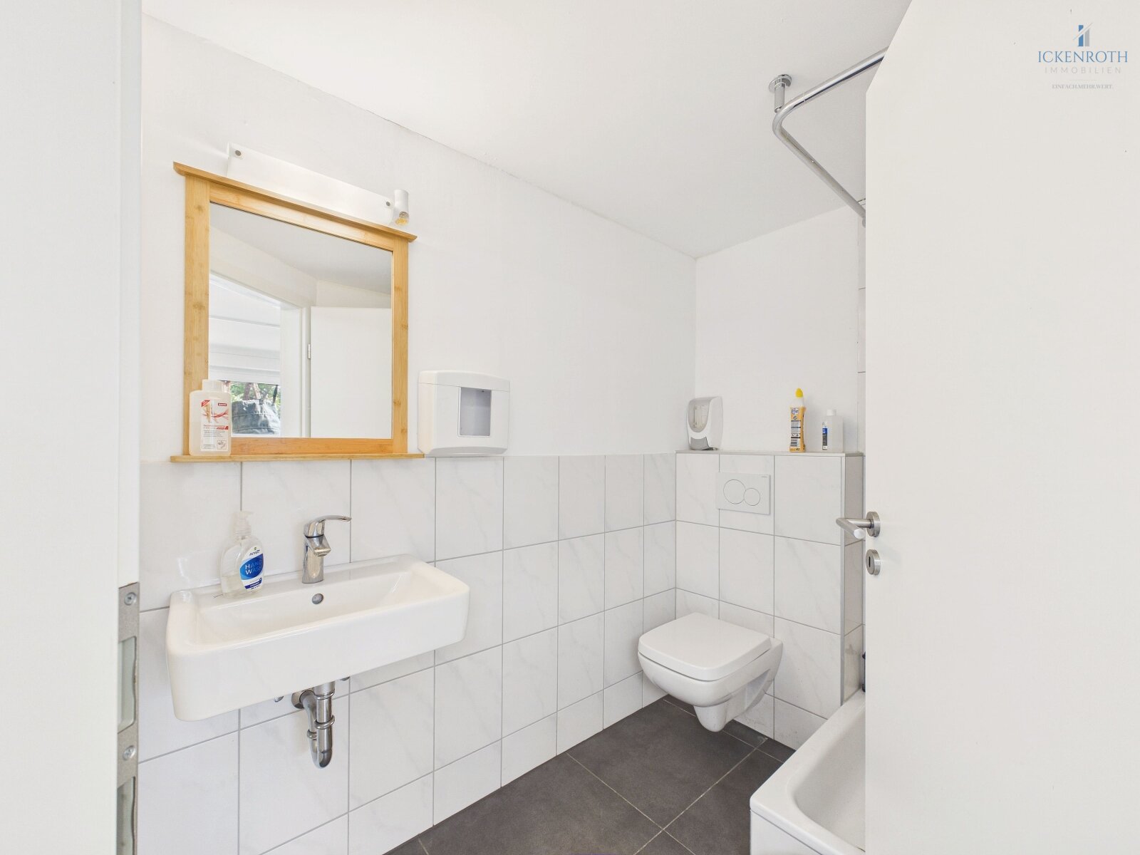 **Charmantes 1-2FH mit schöner Gartenfläche, Garage & guter Raumaufteilung - Wohnen & Büro möglich!**