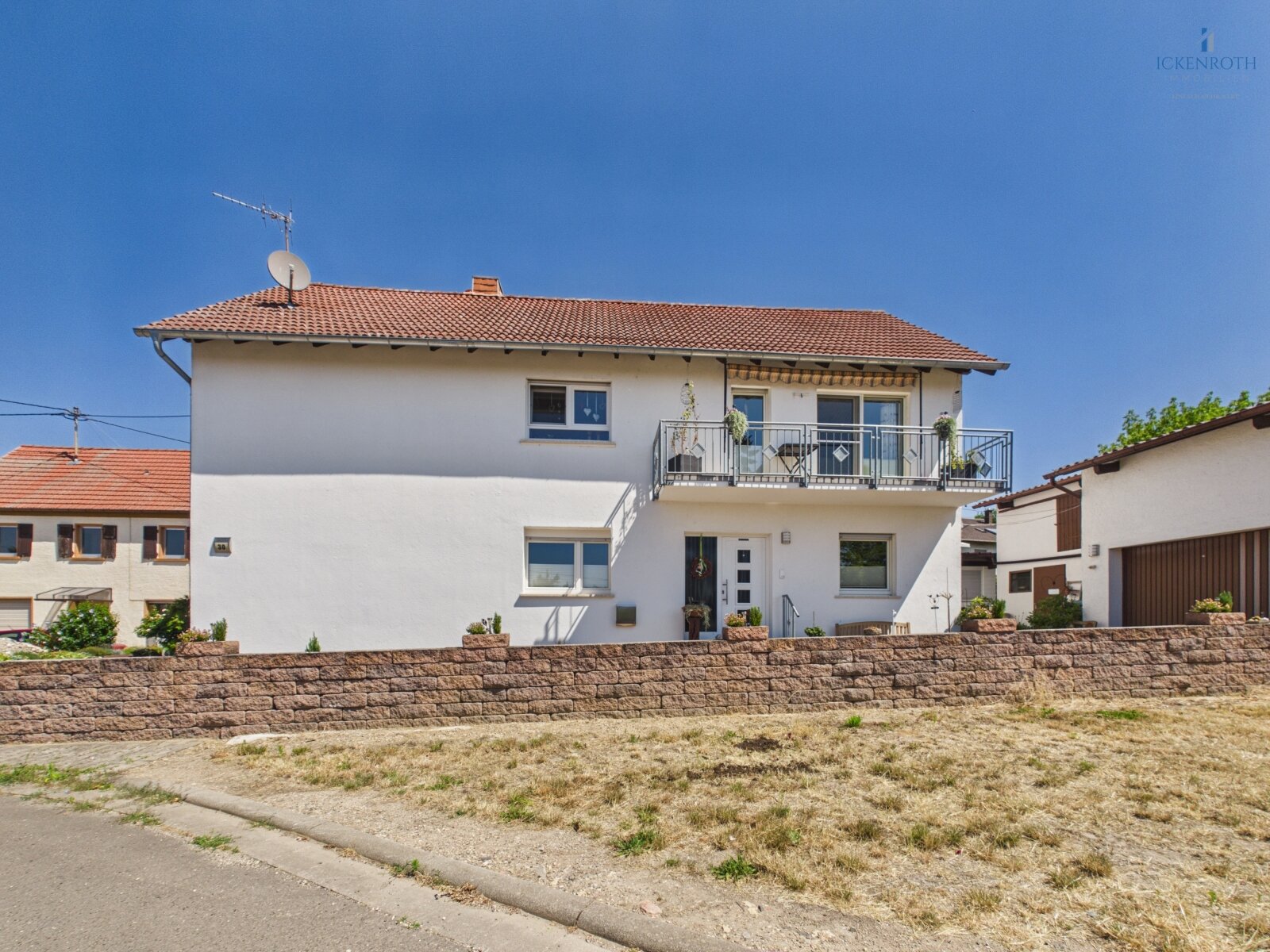**Modernes EFH mit schöner Gartenfläche, gr. Garage, Nebengebäude uvm. - mit guter Anbindung!**