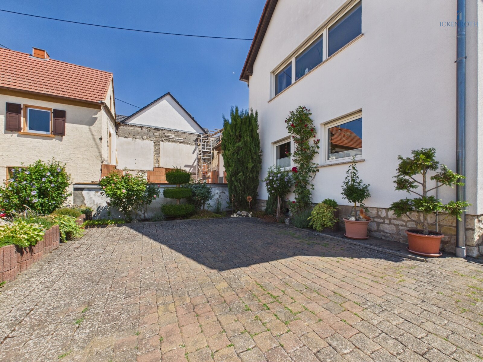 **Modernes EFH mit schöner Gartenfläche, gr. Garage, Nebengebäude uvm. - mit guter Anbindung!**