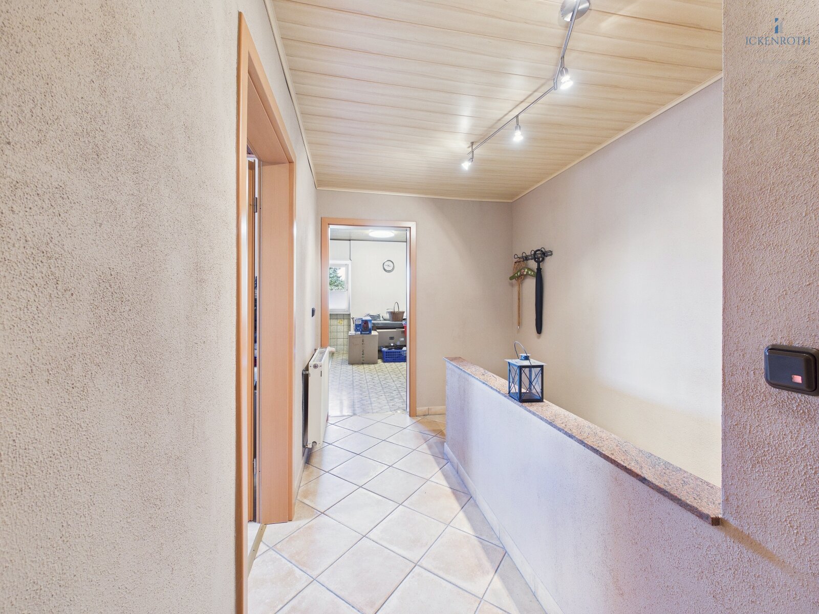 **Modernes EFH mit schöner Gartenfläche, gr. Garage, Nebengebäude uvm. - mit guter Anbindung!**
