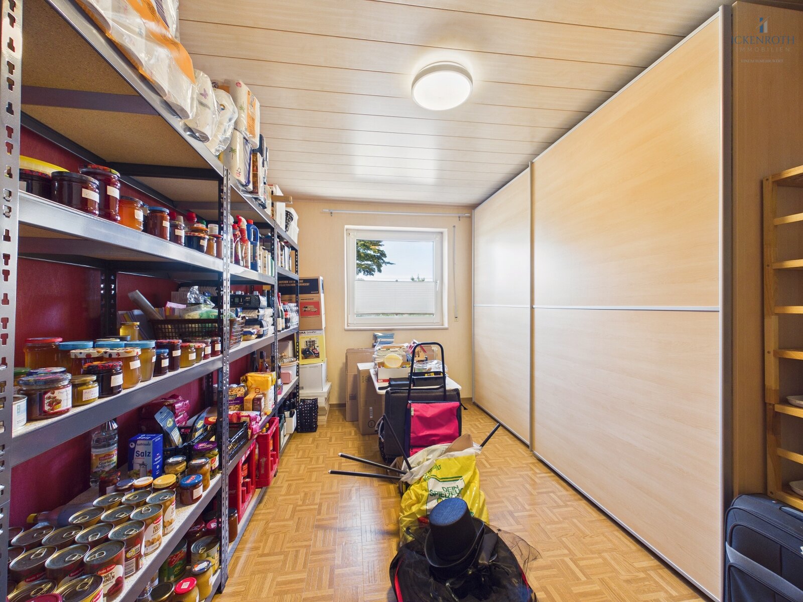 **Modernes EFH mit schöner Gartenfläche, gr. Garage, Nebengebäude uvm. - mit guter Anbindung!**