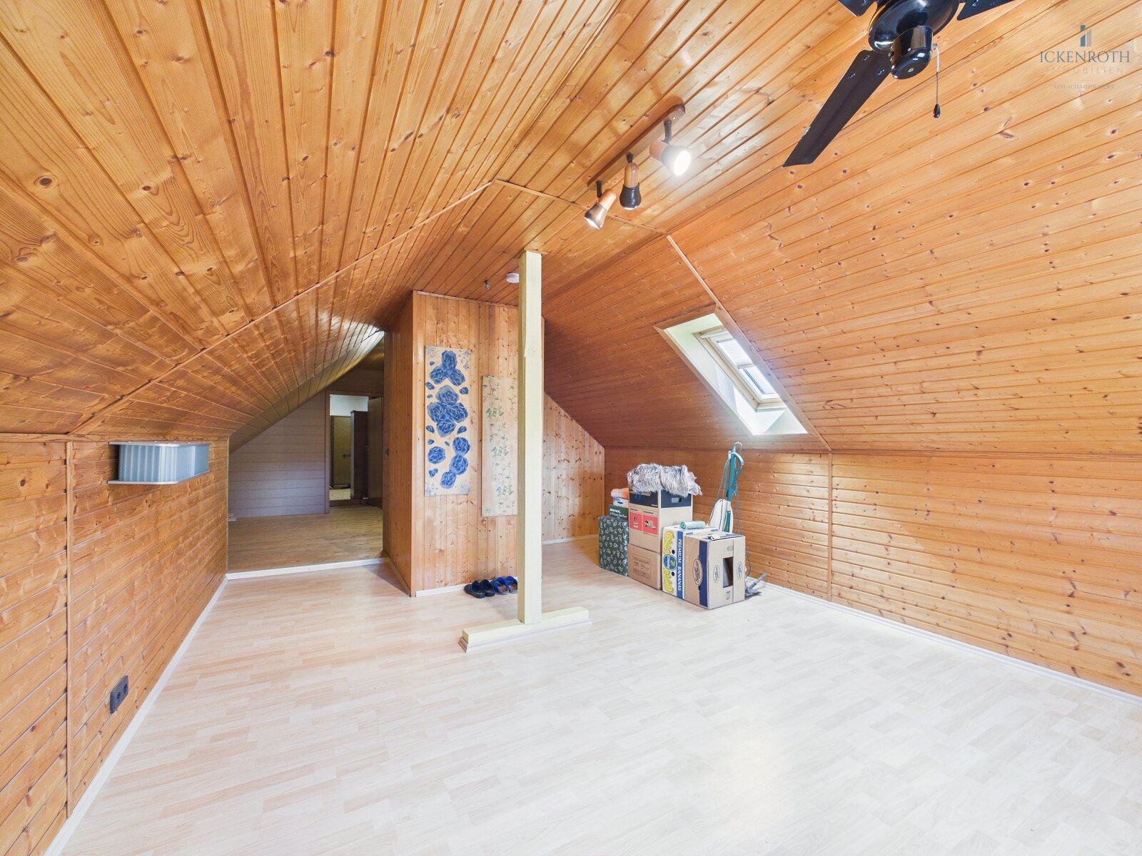 **Modernes EFH mit schöner Gartenfläche, gr. Garage, Nebengebäude uvm. - mit guter Anbindung!**