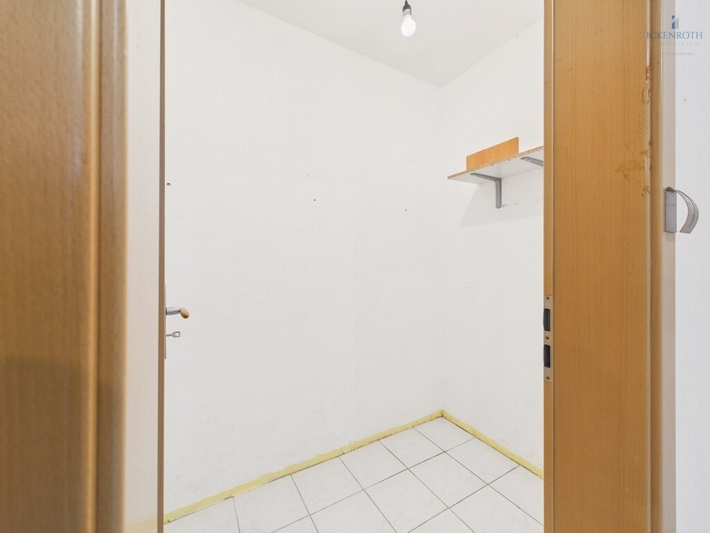 **Schönes 1-3 Familienhaus (ca. 396m²) mit Garten, Garagen, uvm. - viele Möglichkeiten + tolle Lage!**