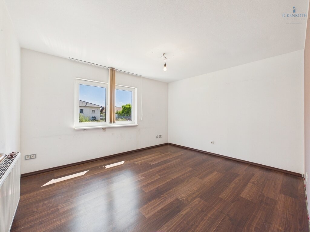**Schönes 1-3 Familienhaus (ca. 396m²) mit Garten, Garagen, uvm. - viele Möglichkeiten + tolle Lage!**