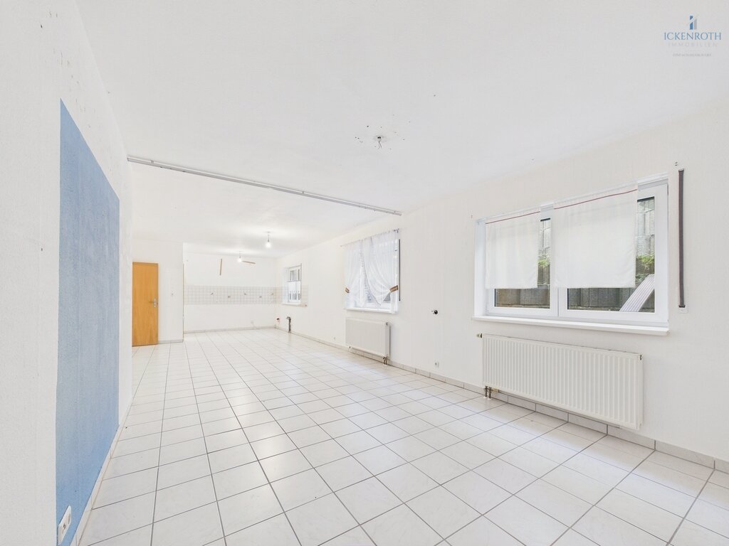 **Schönes 1-3 Familienhaus (ca. 396m²) mit Garten, Garagen, uvm. - viele Möglichkeiten + tolle Lage!**