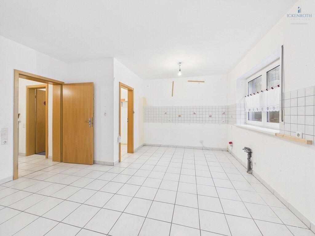 **Schönes 1-3 Familienhaus (ca. 396m²) mit Garten, Garagen, uvm. - viele Möglichkeiten + tolle Lage!**