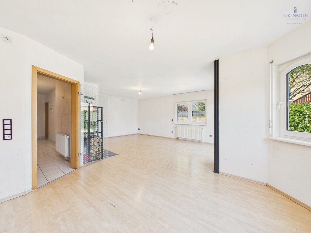 **Schönes 1-3 Familienhaus (ca. 396m²) mit Garten, Garagen, uvm. - viele Möglichkeiten + tolle Lage!**
