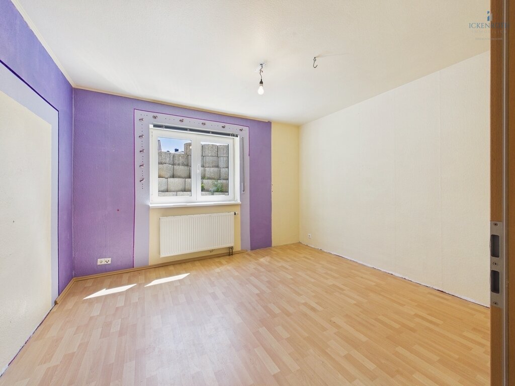 **Schönes 1-3 Familienhaus (ca. 396m²) mit Garten, Garagen, uvm. - viele Möglichkeiten + tolle Lage!**