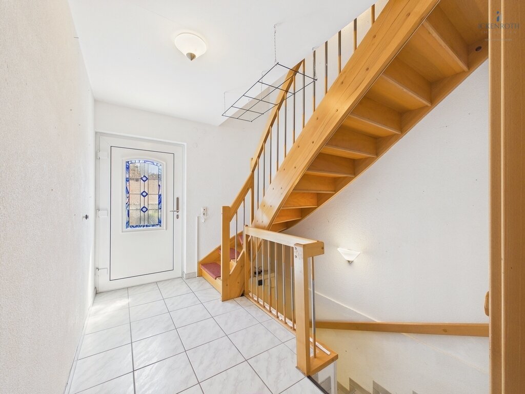 **Schönes 1-3 Familienhaus (ca. 396m²) mit Garten, Garagen, uvm. - viele Möglichkeiten + tolle Lage!**