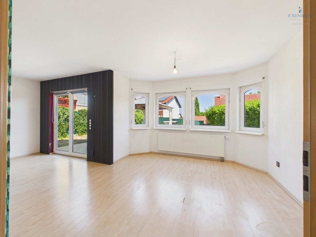 **Schönes 1-3 Familienhaus (ca. 396m²) mit Garten, Garagen, uvm. - viele Möglichkeiten + tolle Lage!**