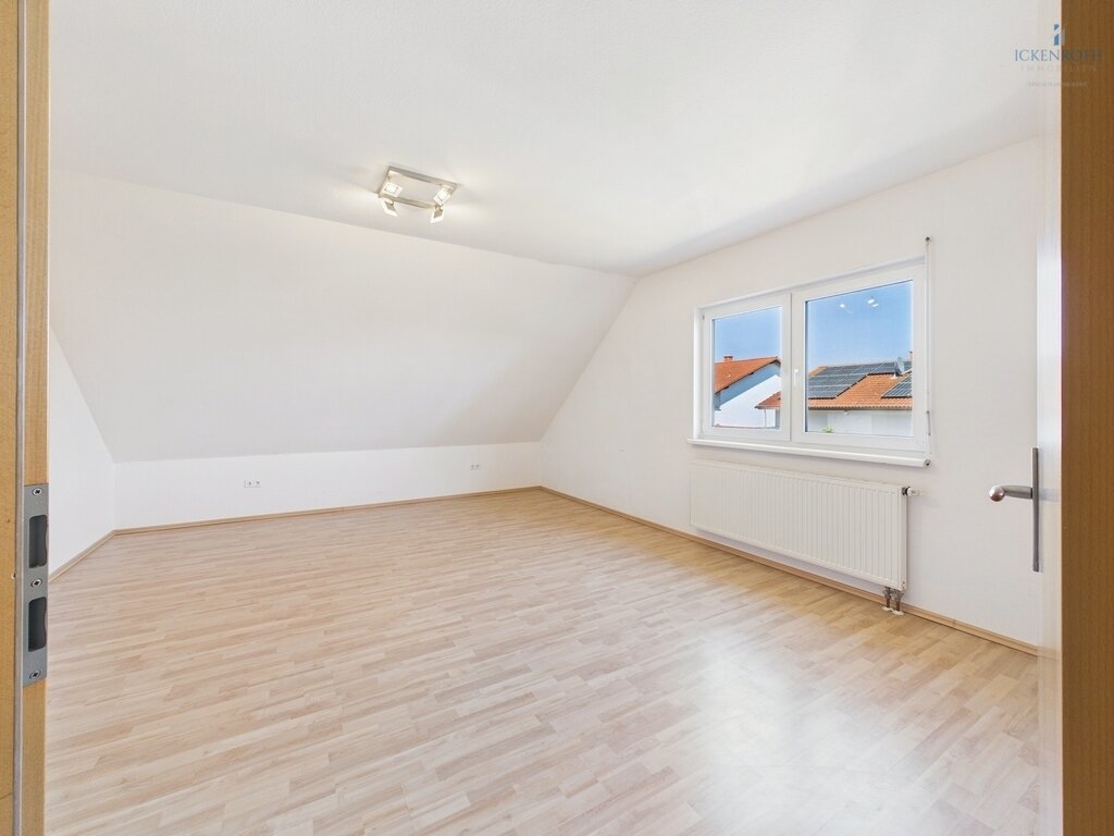 **Schönes 1-3 Familienhaus (ca. 396m²) mit Garten, Garagen, uvm. - viele Möglichkeiten + tolle Lage!**