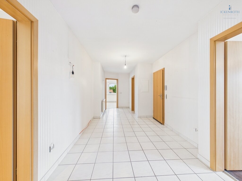 **Schönes 1-3 Familienhaus (ca. 396m²) mit Garten, Garagen, uvm. - viele Möglichkeiten + tolle Lage!**