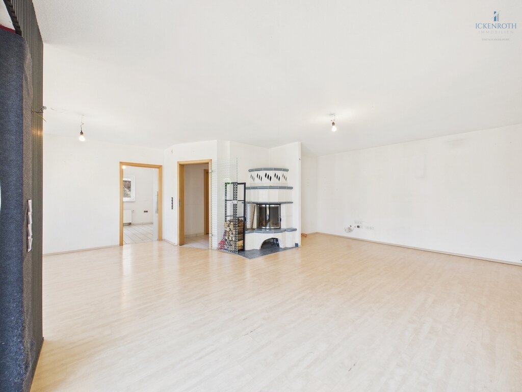 **Schönes 1-3 Familienhaus (ca. 396m²) mit Garten, Garagen, uvm. - viele Möglichkeiten + tolle Lage!**