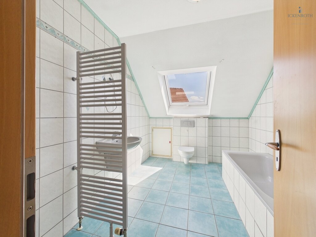 **Schönes 1-3 Familienhaus (ca. 396m²) mit Garten, Garagen, uvm. - viele Möglichkeiten + tolle Lage!**