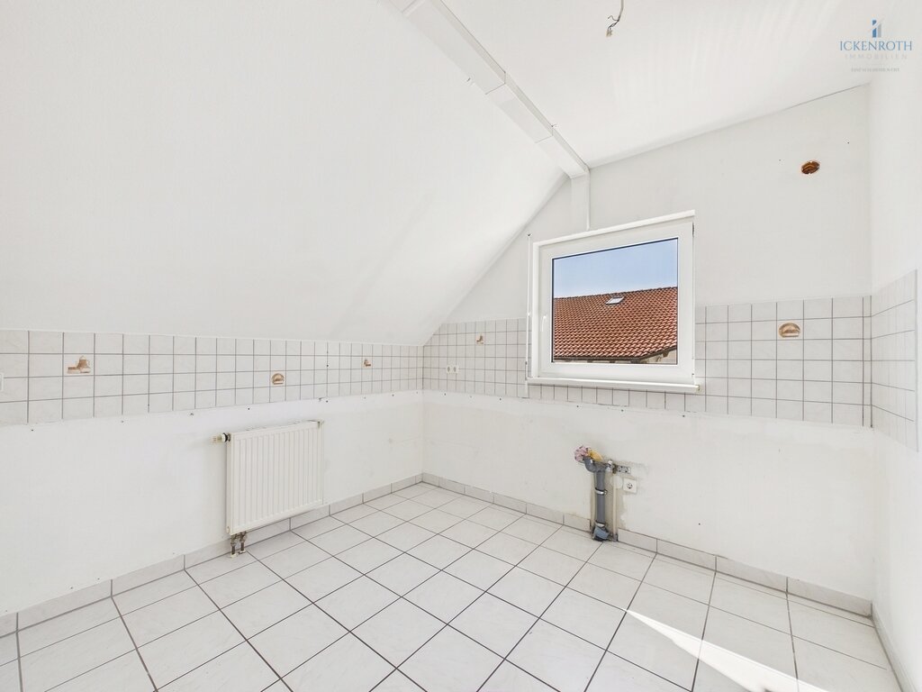**Schönes 1-3 Familienhaus (ca. 396m²) mit Garten, Garagen, uvm. - viele Möglichkeiten + tolle Lage!**