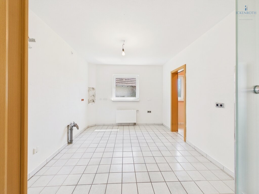**Schönes 1-3 Familienhaus (ca. 396m²) mit Garten, Garagen, uvm. - viele Möglichkeiten + tolle Lage!**