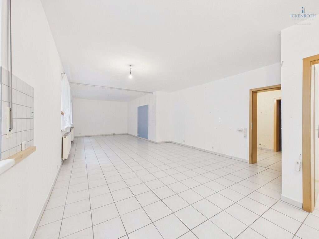 **Schönes 1-3 Familienhaus (ca. 396m²) mit Garten, Garagen, uvm. - viele Möglichkeiten + tolle Lage!**