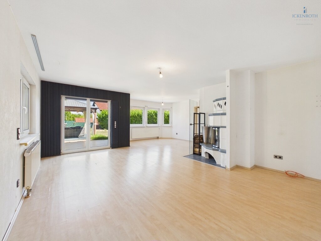 **Schönes 1-3 Familienhaus (ca. 396m²) mit Garten, Garagen, uvm. - viele Möglichkeiten + tolle Lage!**