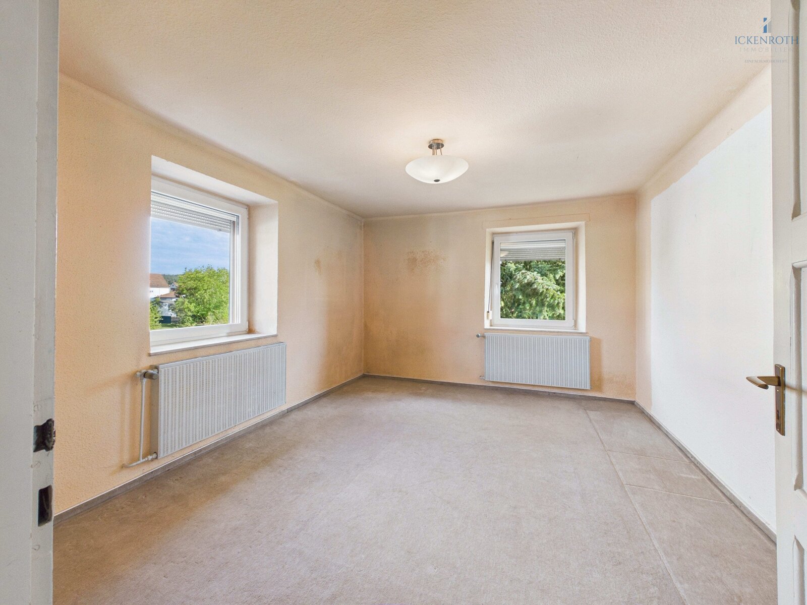 **Charmante, kleine Stadtvilla mit Garage & schöner Gartenfläche - idyllisch gelegen**