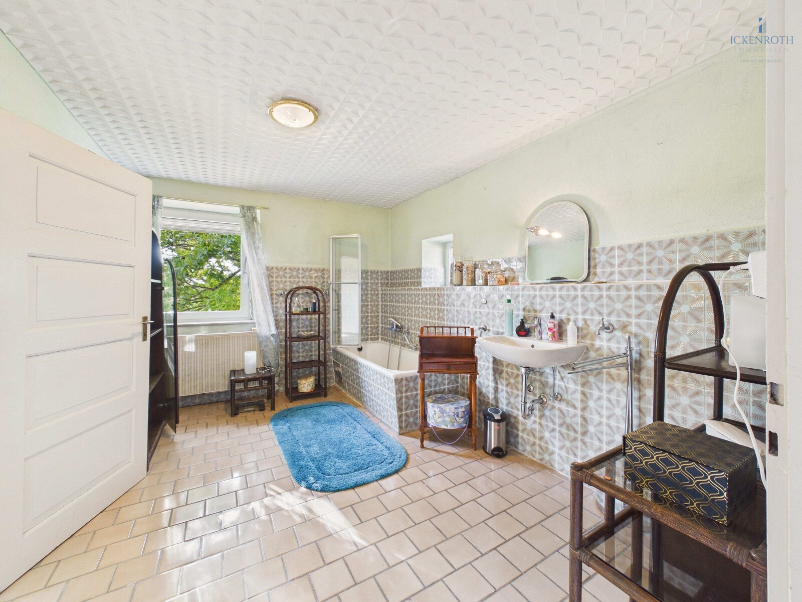 **Charmante, kleine Stadtvilla mit Garage & schöner Gartenfläche - idyllisch gelegen**