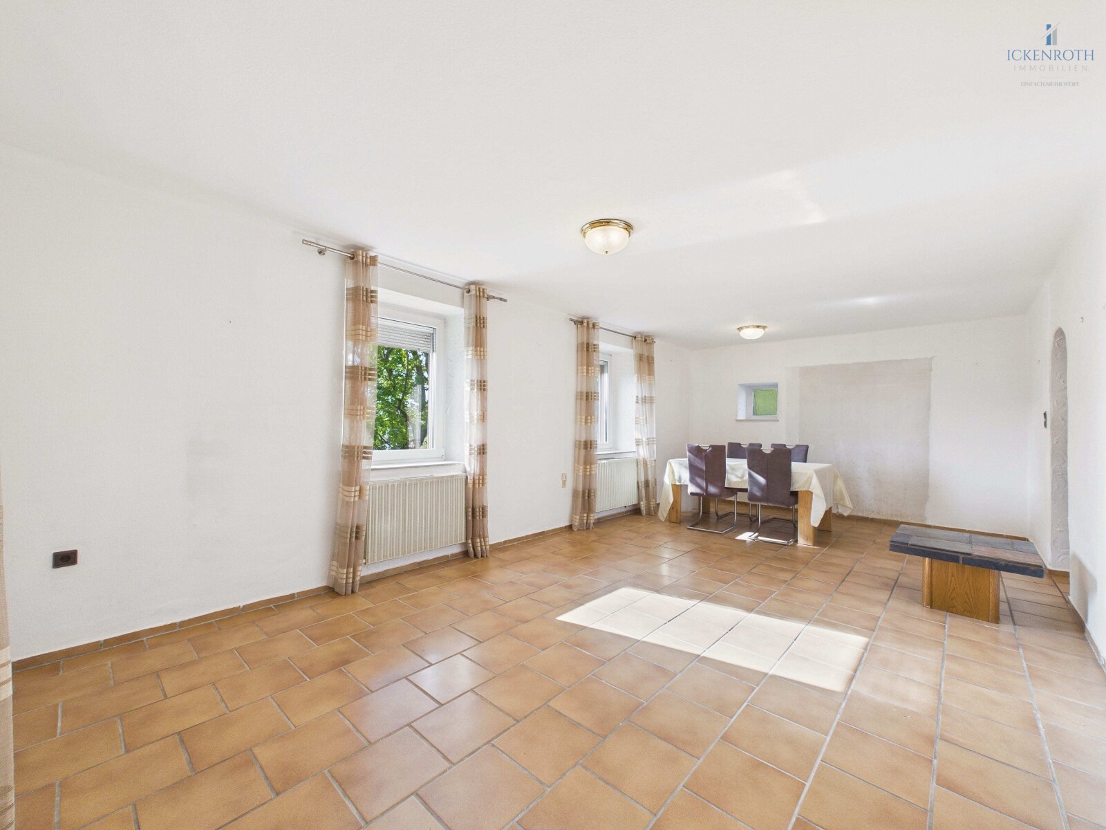 **Charmante, kleine Stadtvilla mit Garage & schöner Gartenfläche - idyllisch gelegen**