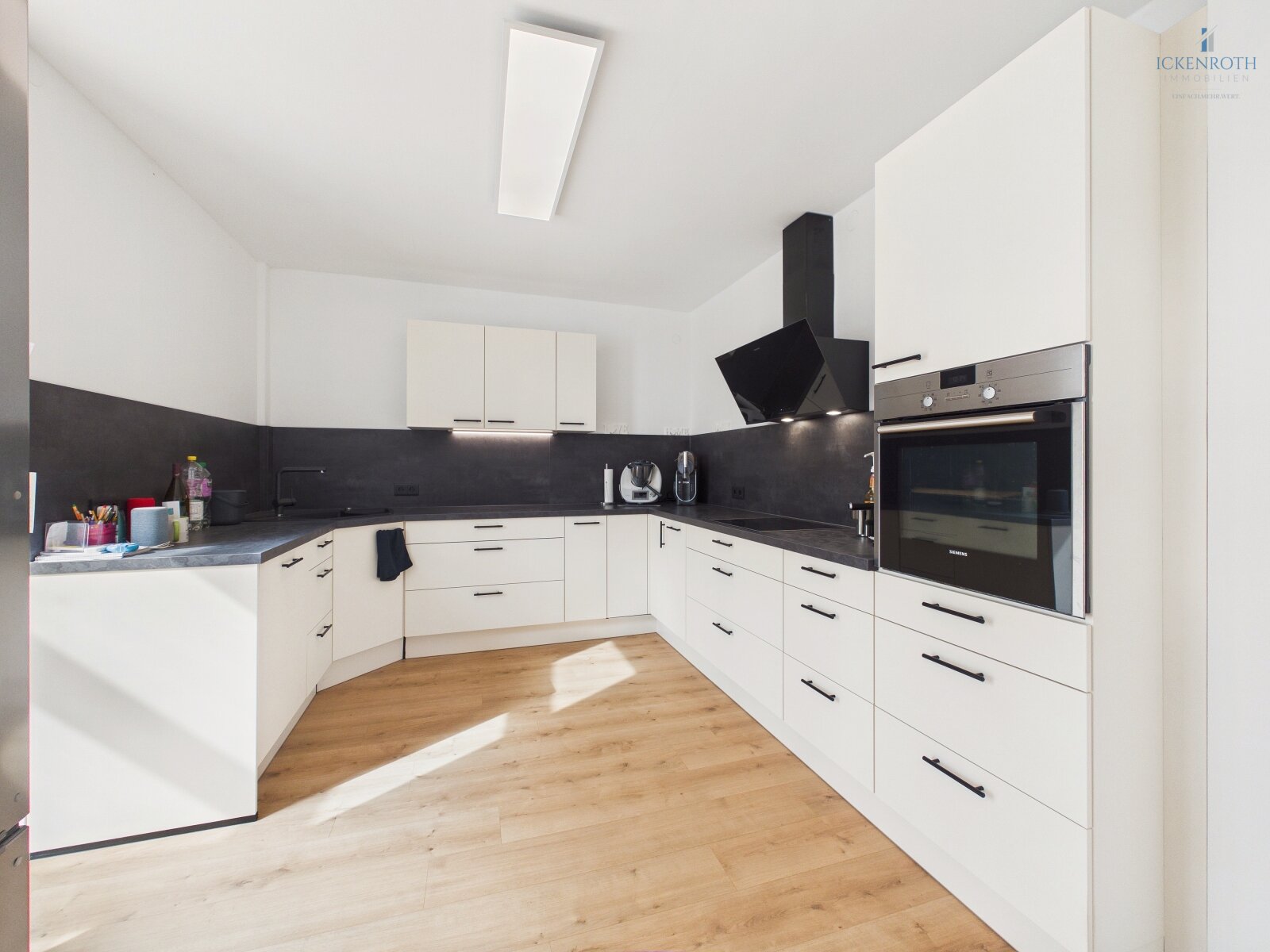 **Idyllische DHH mit schöner Gartenfläche,Garage,Klima,Weitblick,Glasfaser-ruhige Lage!**