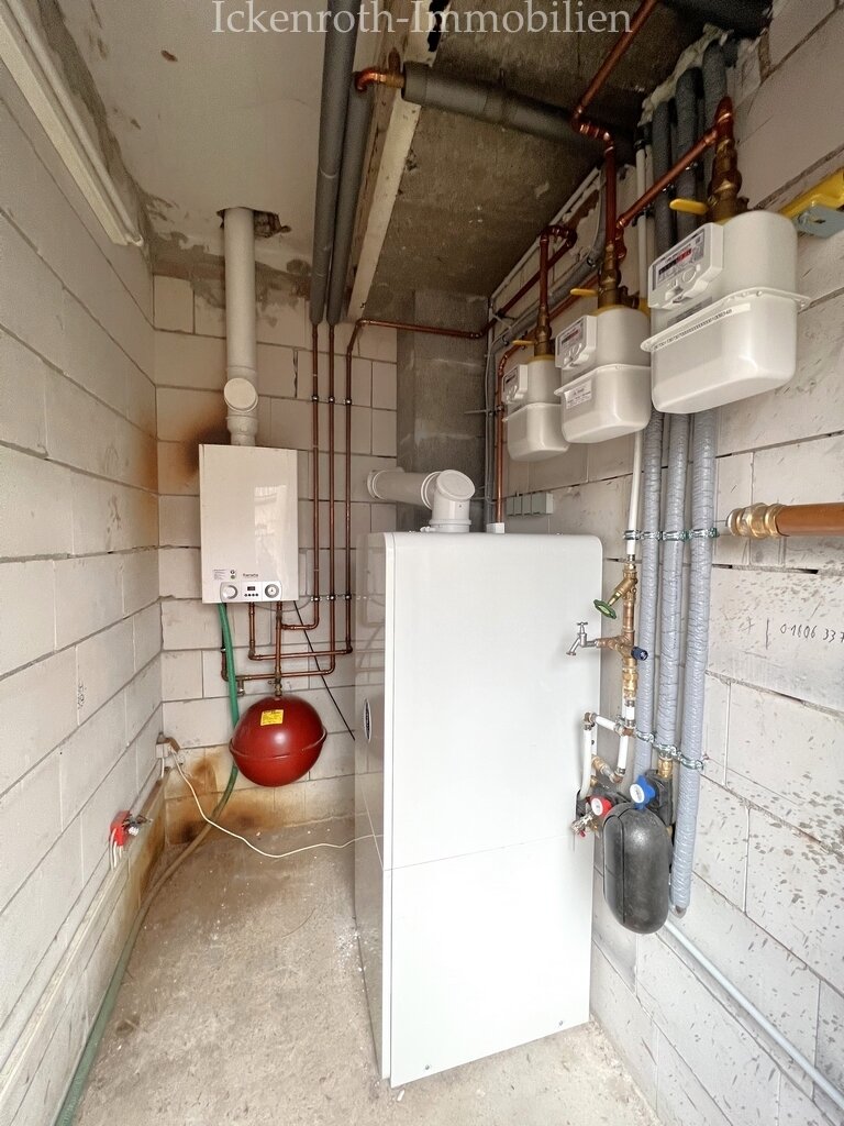 **Zentrale Büroräume mit Lagerfläche und separatem Außenbereich od. Wohneinheit - zentrale Lage** 