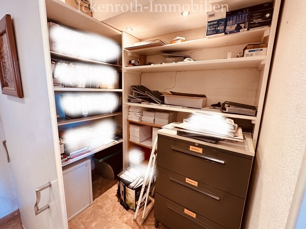 **Wohneinheit oder Büroräume/Gewerbe + separate Außenfläche, uvm.- zentrale Lage**