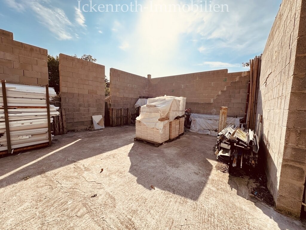 **Wohneinheit oder Büroräume/Gewerbe + separate Außenfläche, uvm.- zentrale Lage**