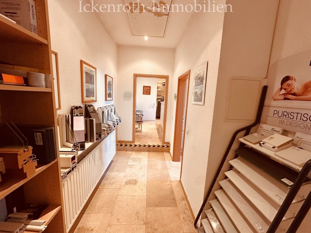 **Wohneinheit oder Büroräume/Gewerbe + separate Außenfläche, uvm.- zentrale Lage**