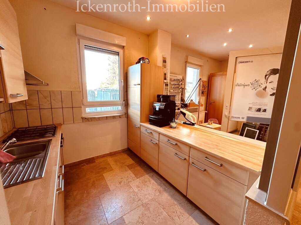 **Wohneinheit oder Büroräume/Gewerbe + separate Außenfläche, uvm.- zentrale Lage**