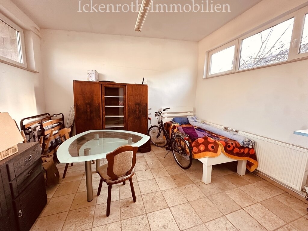 **Wohneinheit oder Büroräume/Gewerbe + separate Außenfläche, uvm.- zentrale Lage**