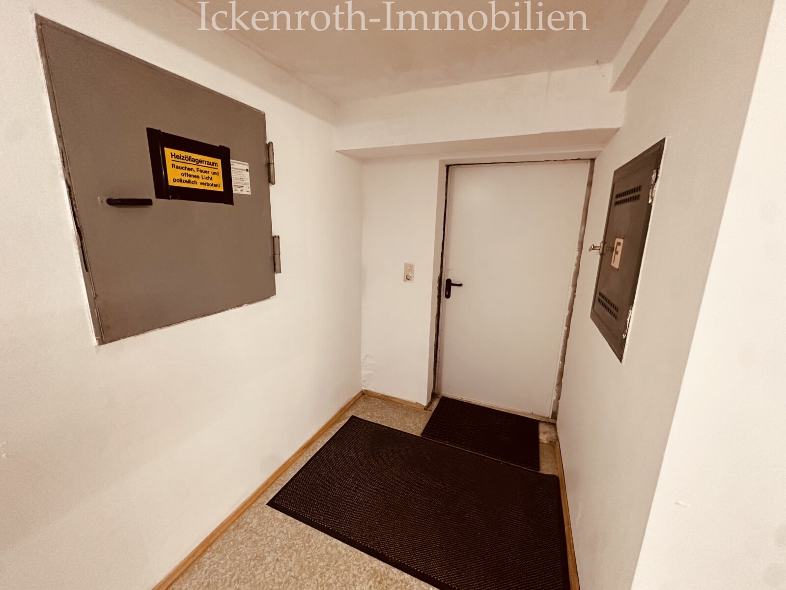 **Freistehender Bungalow mit Pool, Sauna, Doppelgarage, uvm. - traumhaftes Grundstück!**