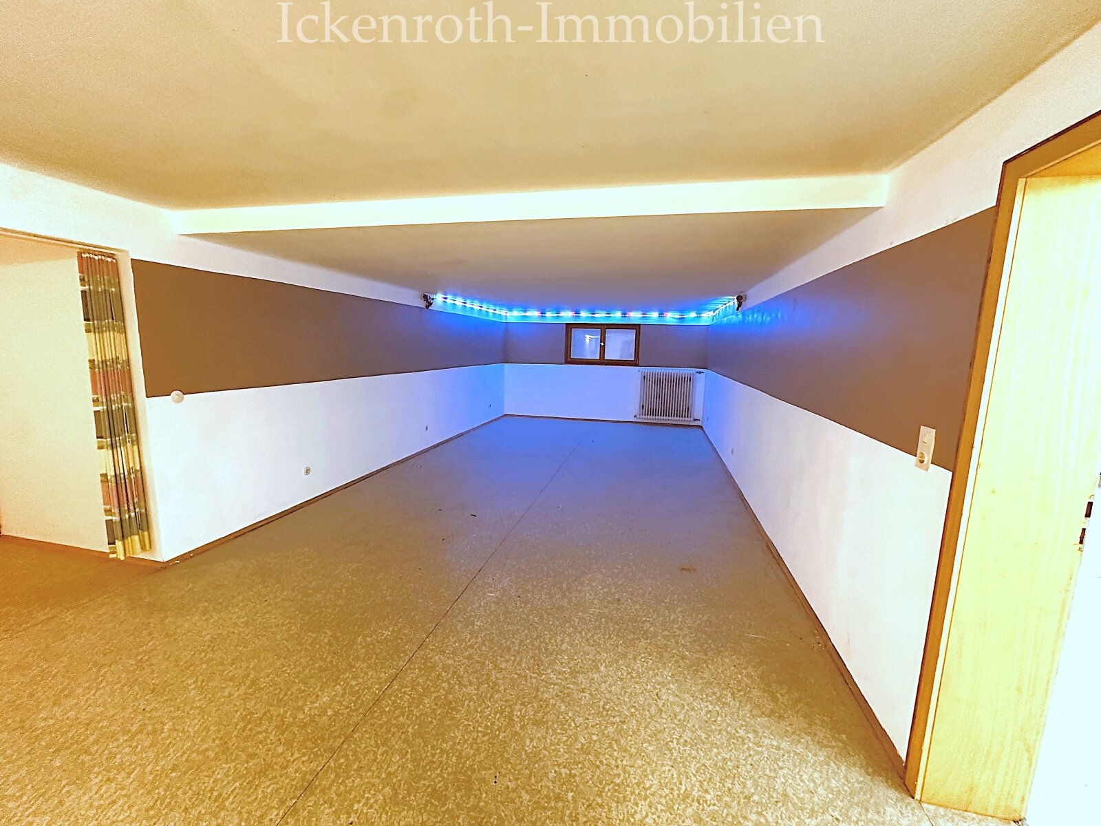 **Freistehender Bungalow mit Pool, Sauna, Doppelgarage, uvm. - traumhaftes Grundstück!**