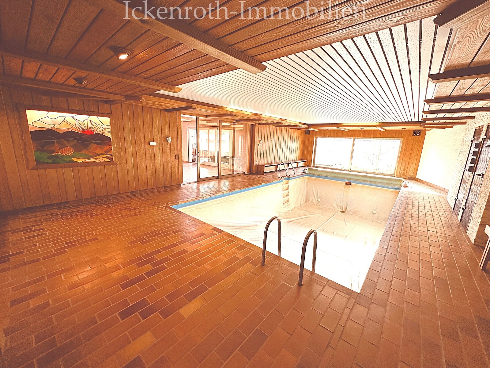 **Freistehender Bungalow mit Pool, Sauna, Doppelgarage, uvm. - traumhaftes Grundstück!**