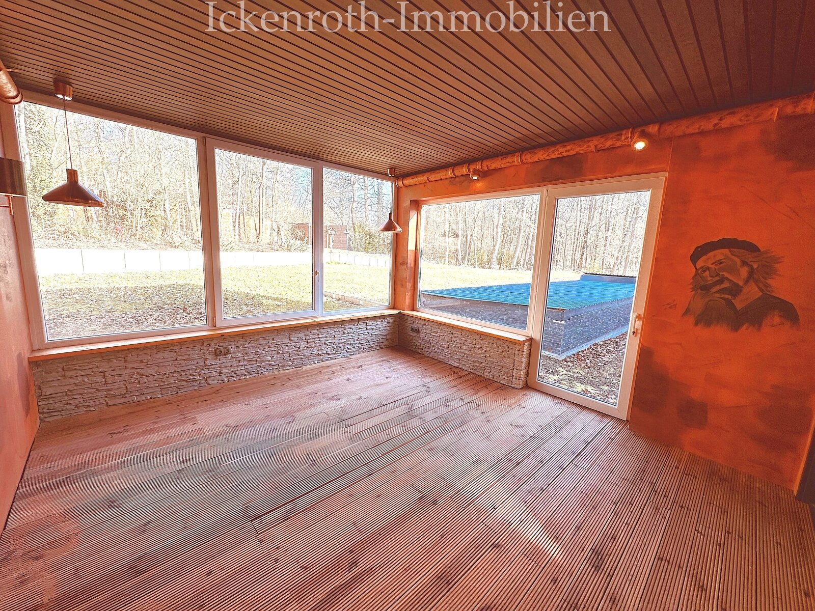 **Freistehender Bungalow mit Pool, Sauna, Doppelgarage, uvm. - traumhaftes Grundstück!**