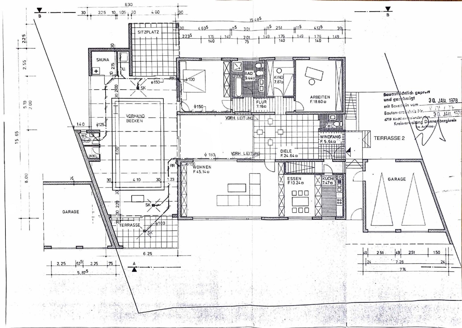 **Freistehender Bungalow mit Pool, Sauna, Doppelgarage, uvm. - traumhaftes Grundstück!**