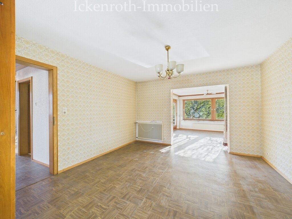 **Spannendes 1-2 Familienhaus mit idyllischem Garten, gr. Nebengebäude, Garage, uvm.**