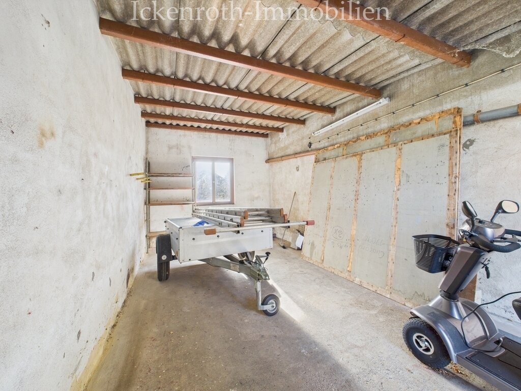 **Spannendes 1-2 Familienhaus mit idyllischem Garten, gr. Nebengebäude, Garage, uvm.**