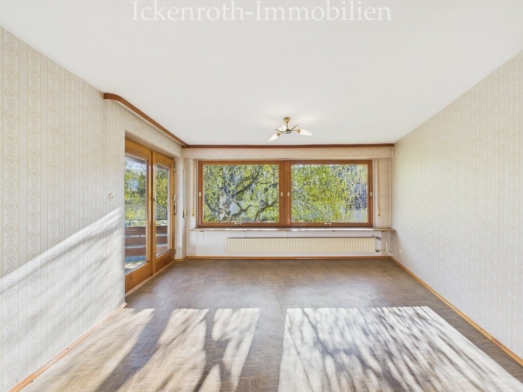 **Spannendes 1-2 Familienhaus mit idyllischem Garten, gr. Nebengebäude, Garage, uvm.**