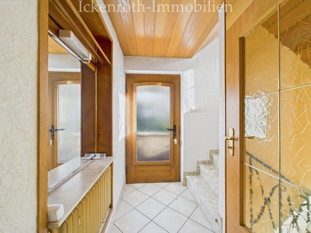 **Spannendes 1-2 Familienhaus mit idyllischem Garten, gr. Nebengebäude, Garage, uvm.**