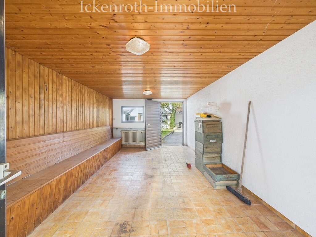 **Spannendes 1-2 Familienhaus mit idyllischem Garten, gr. Nebengebäude, Garage, uvm.**