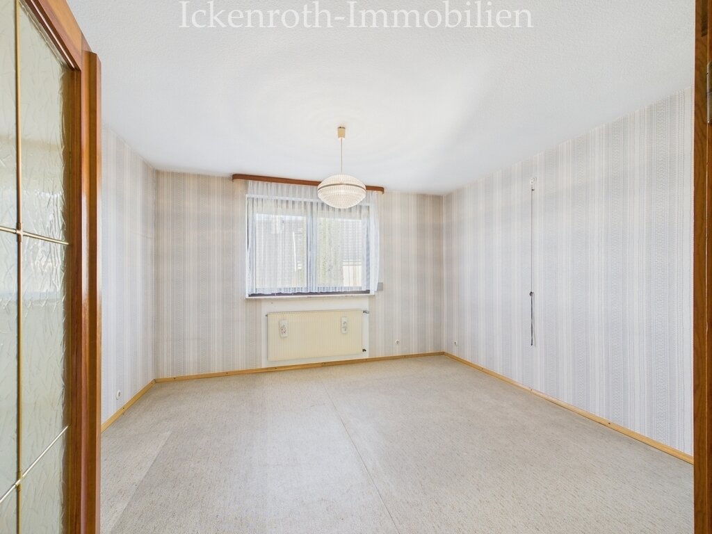 **Spannendes 1-2 Familienhaus mit idyllischem Garten, gr. Nebengebäude, Garage, uvm.**