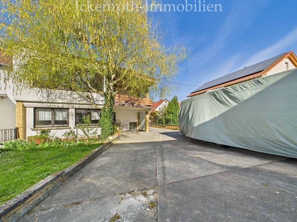 **Spannendes 1-2 Familienhaus mit idyllischem Garten, gr. Nebengebäude, Garage, uvm.**