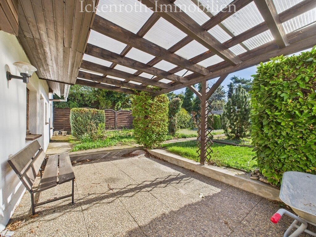 **Spannendes 1-2 Familienhaus mit idyllischem Garten, gr. Nebengebäude, Garage, uvm.**